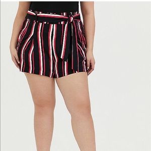 Nwt Torrid Black pink striped tie mid shorts